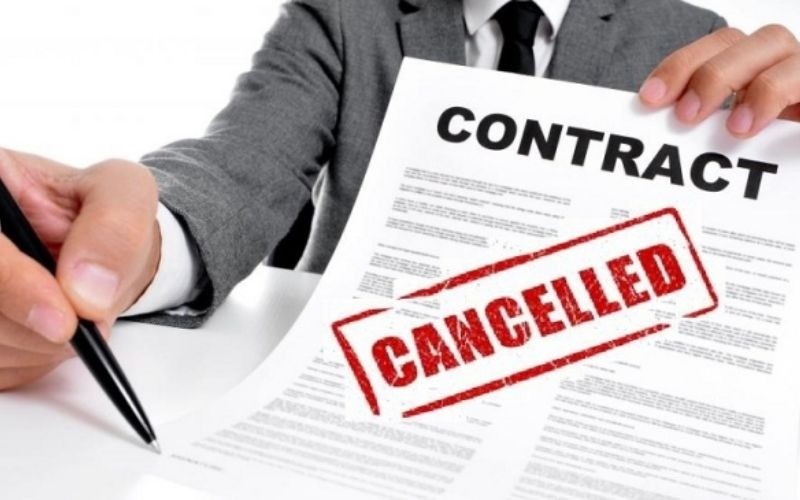 Doanh nghiệp đơn phương chấm dứt hợp đồng trái luật thì phải bồi thường gì?